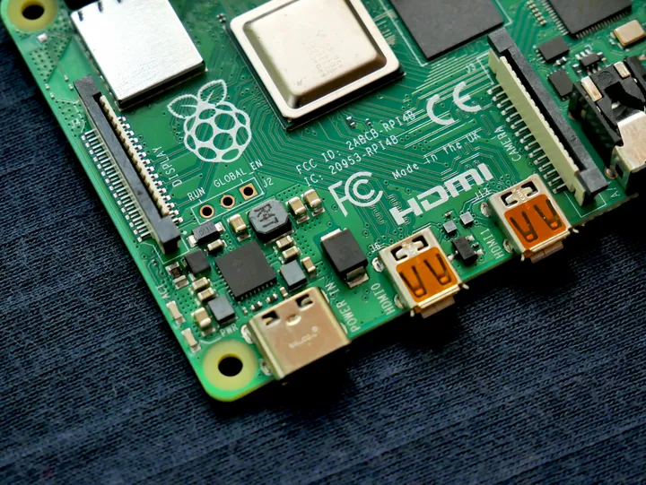 Servidor CI para sistemas embebidos basado en una Raspberry Pi